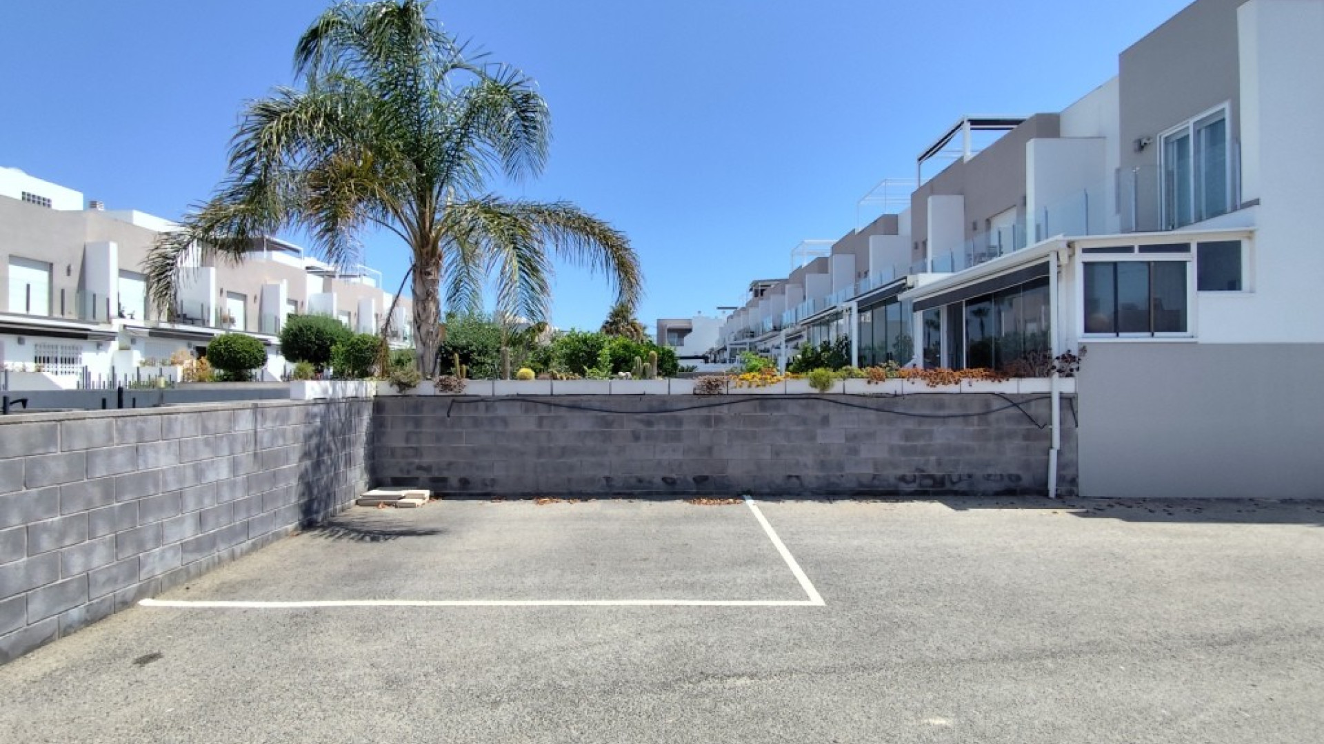 Resale - Corner townhouse - Torrevieja