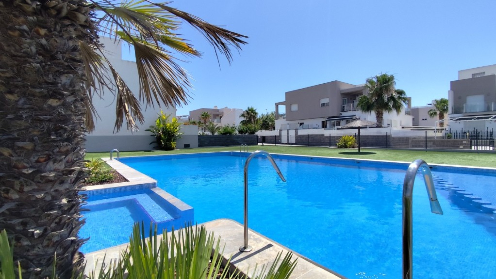 Resale - Corner townhouse - Torrevieja