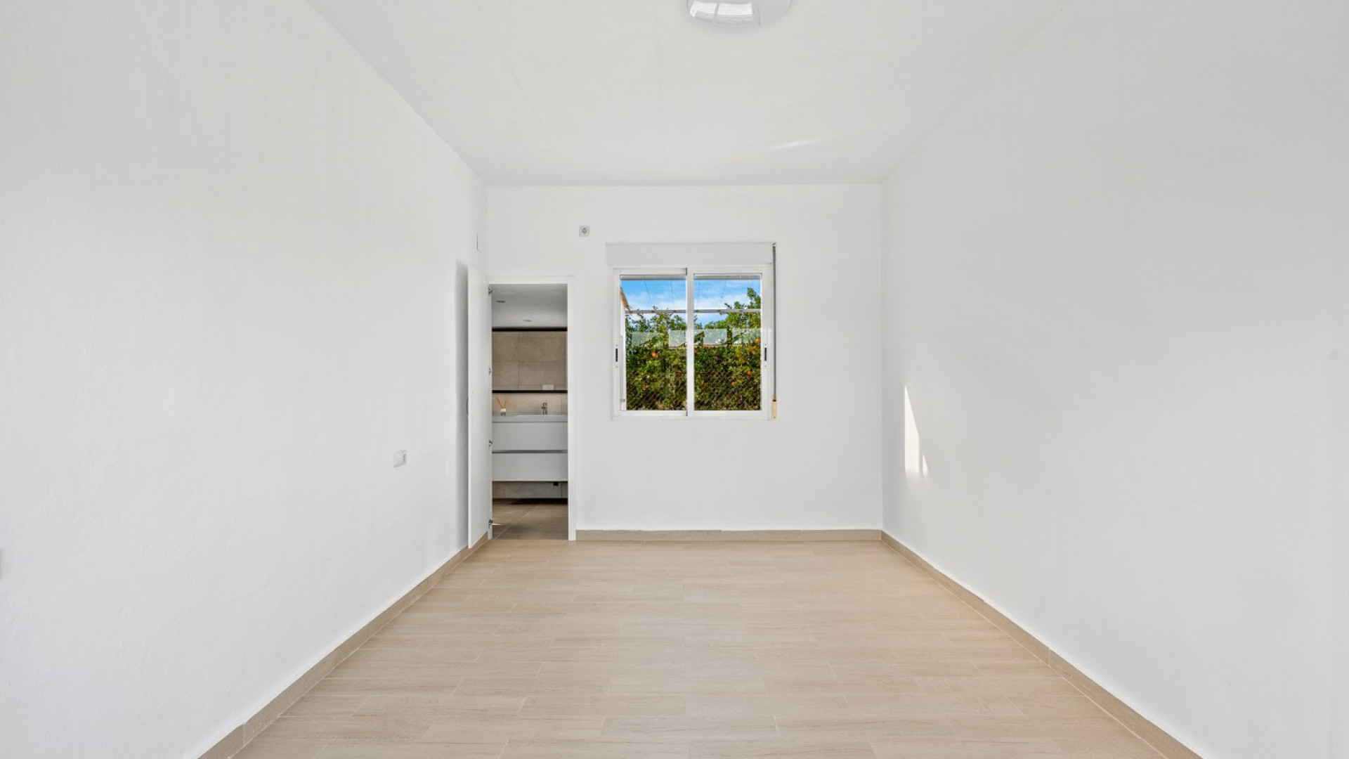 Resale - Country Property - Dolores