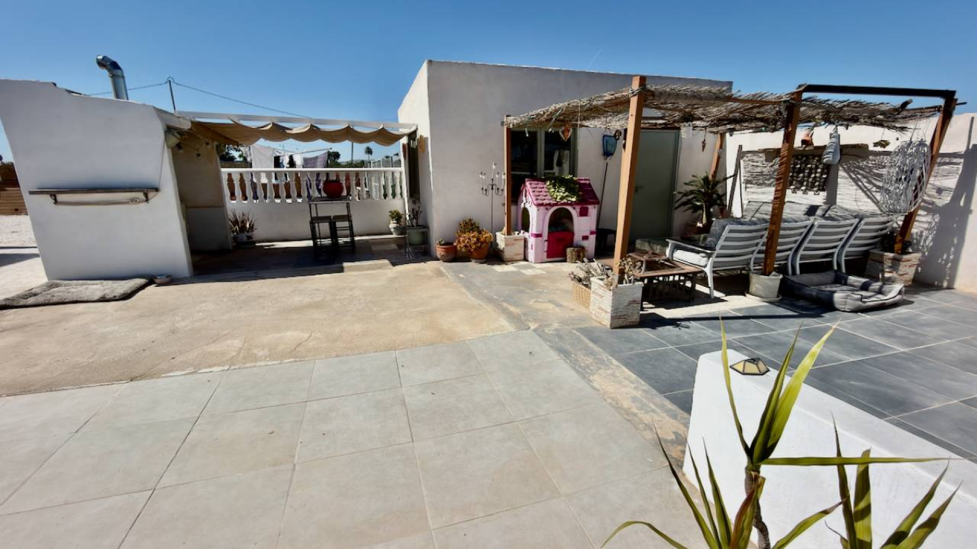 Resale - Country Property - Dolores