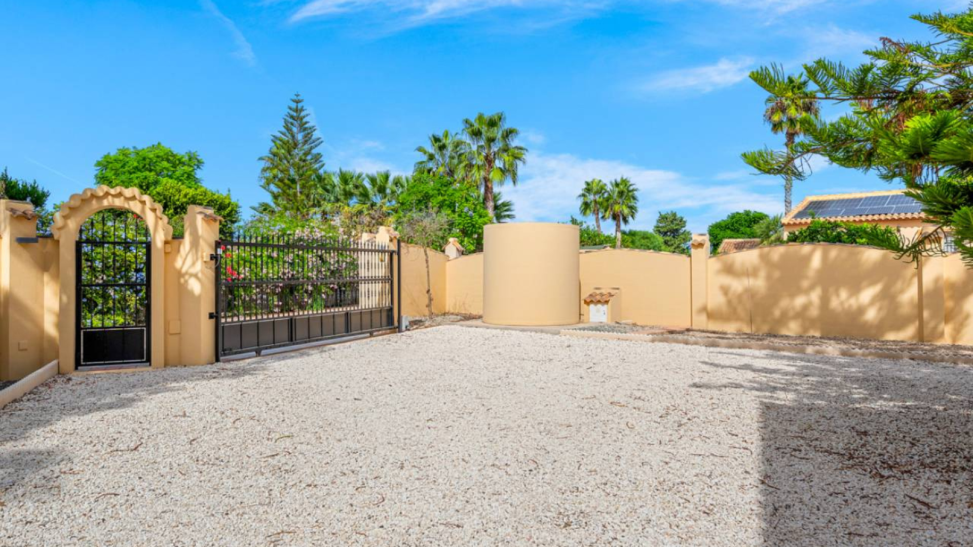 Resale - Country Property - Rafal