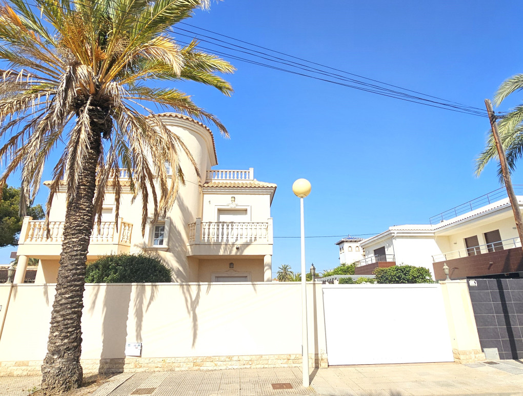 Resale - Detached Villa - Cabo Roig