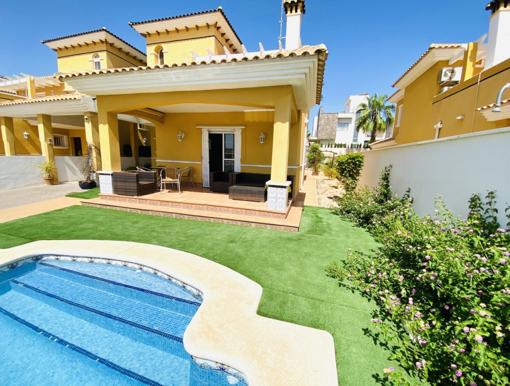 Resale - Detached Villa - Cabo Roig