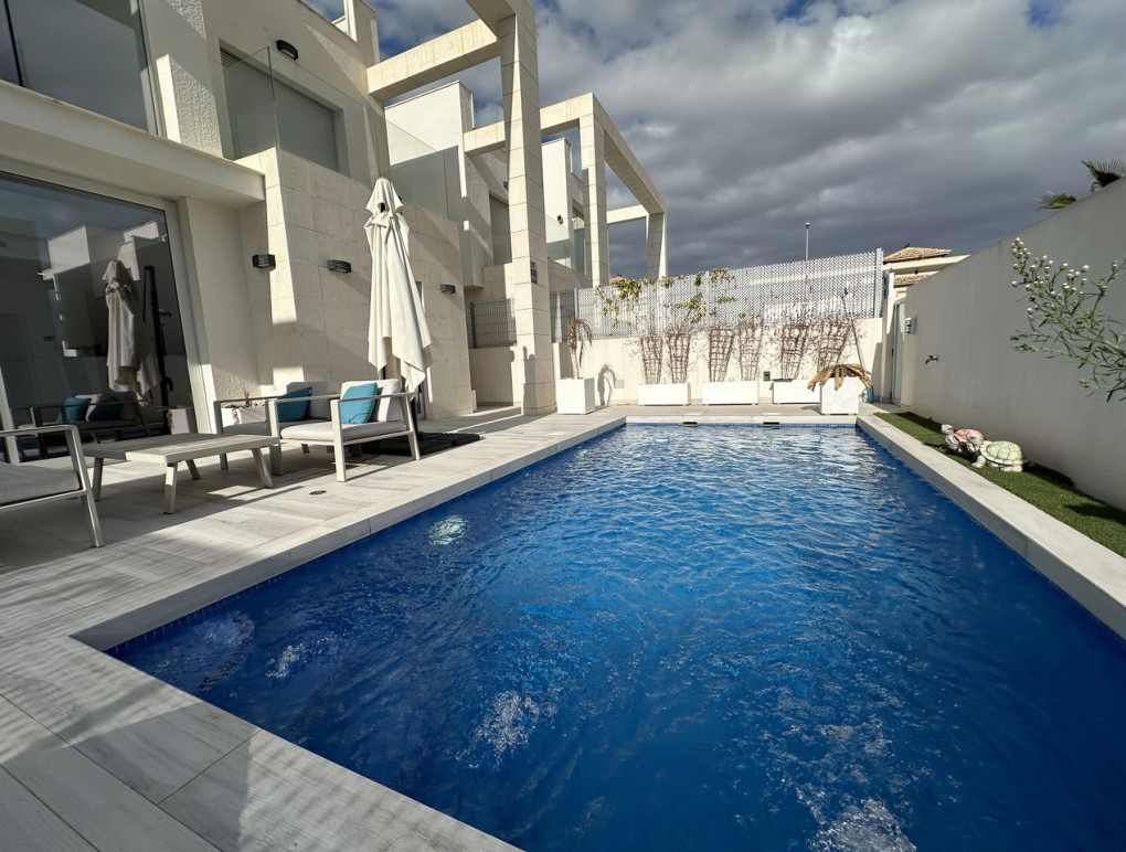 Resale - Detached Villa - Cabo Roig