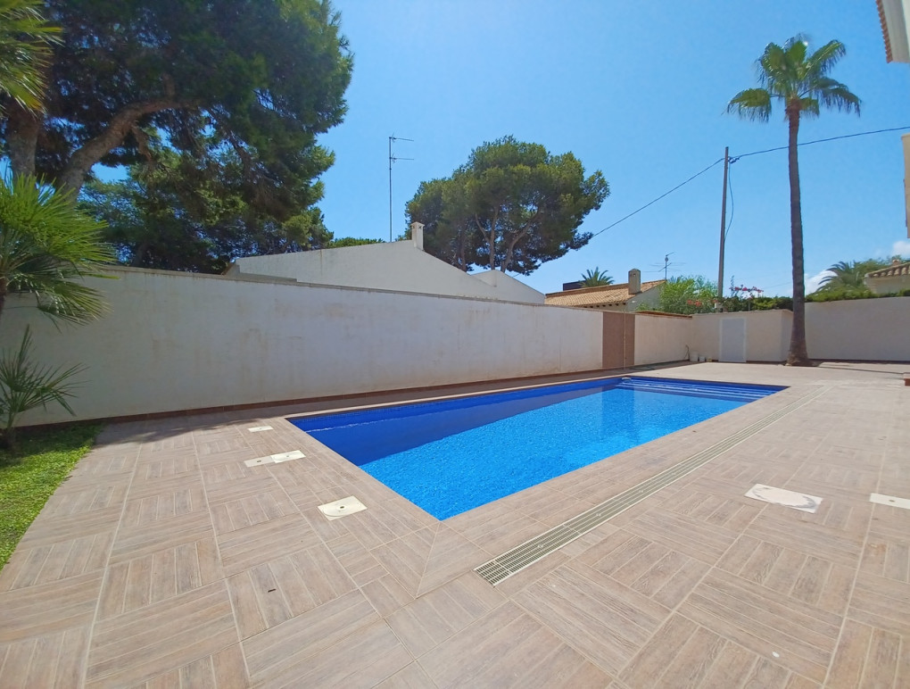 Resale - Detached Villa - Cabo Roig