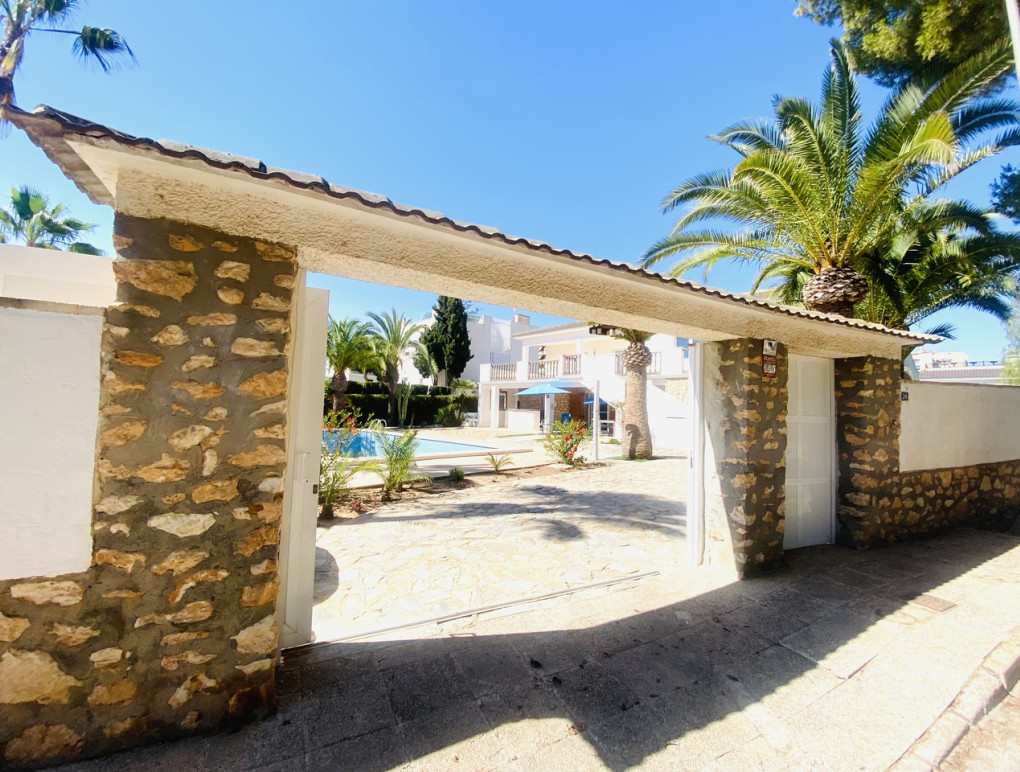 Resale - Detached Villa - La Zenia