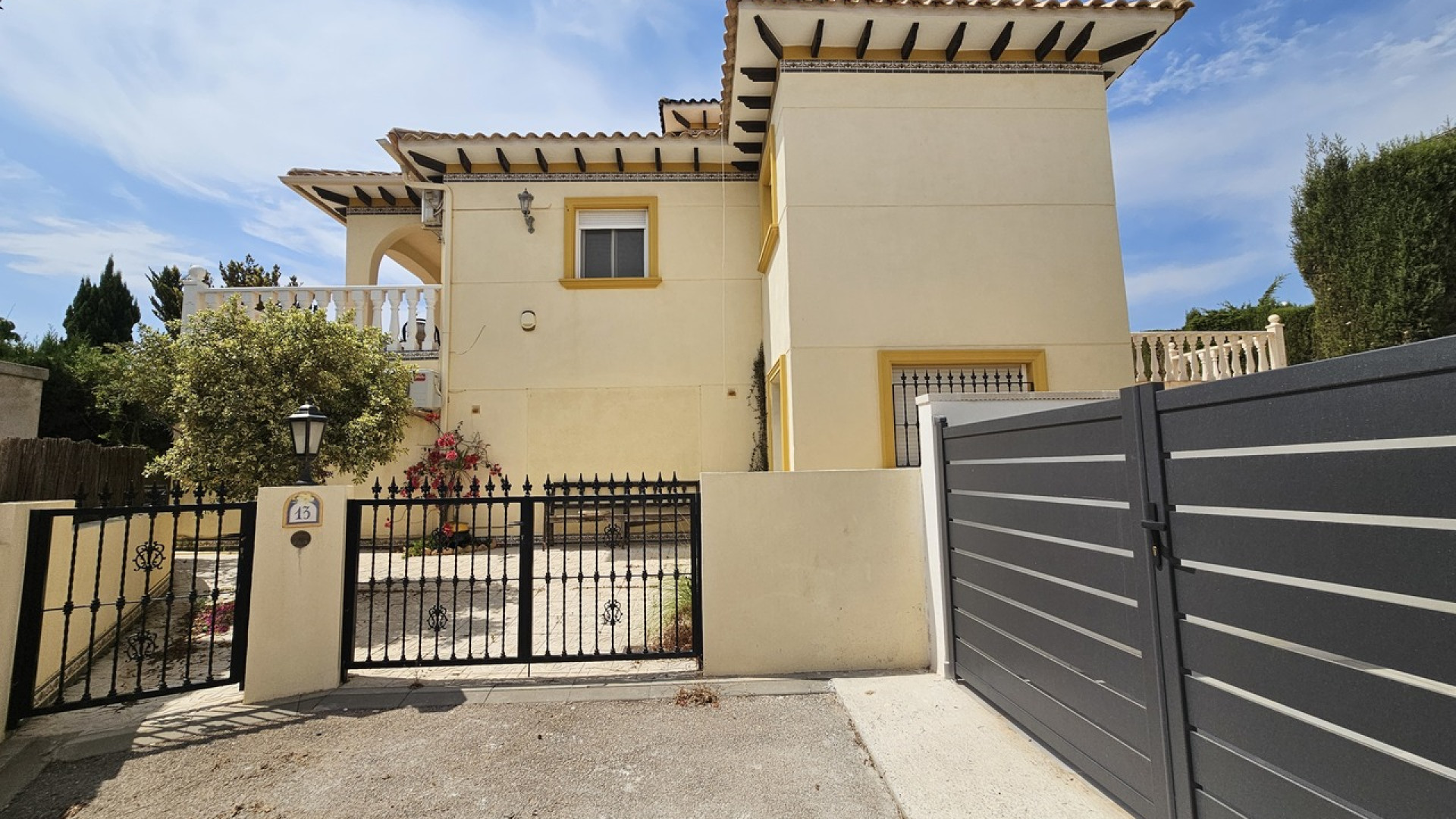 Resale - Detached Villa - La Zenia