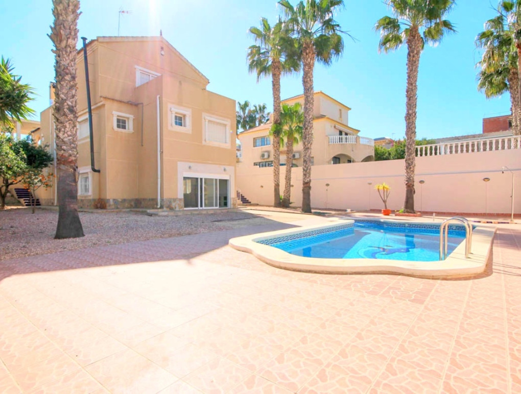 Resale - Detached Villa - La Zenia