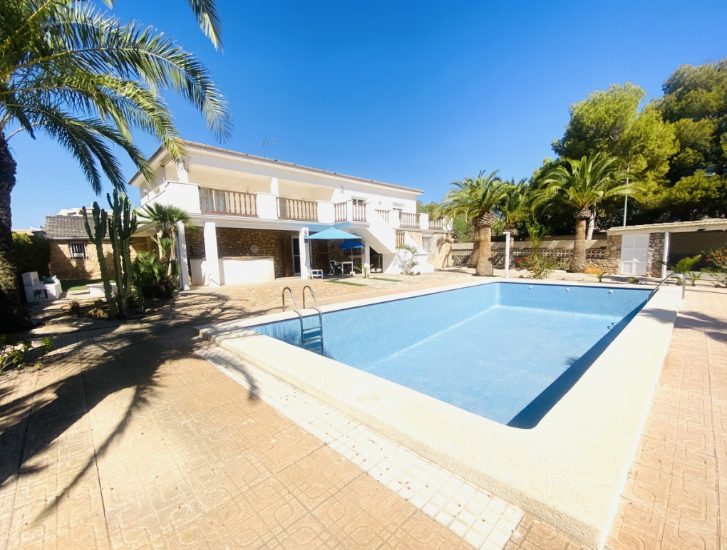 Resale - Detached Villa - La Zenia