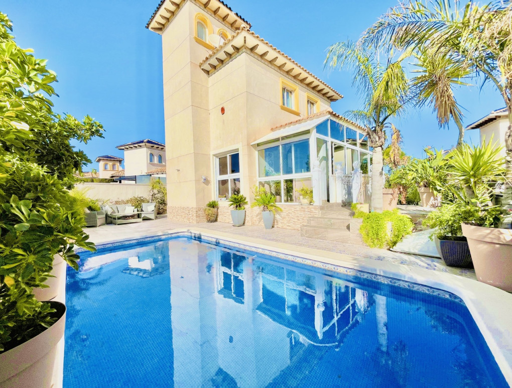 Resale - Detached Villa - La Zenia