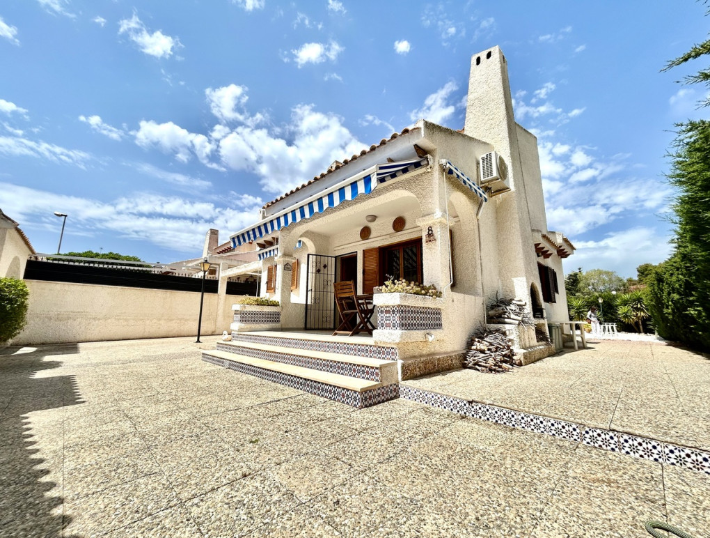 Resale - Detached Villa - La Zenia