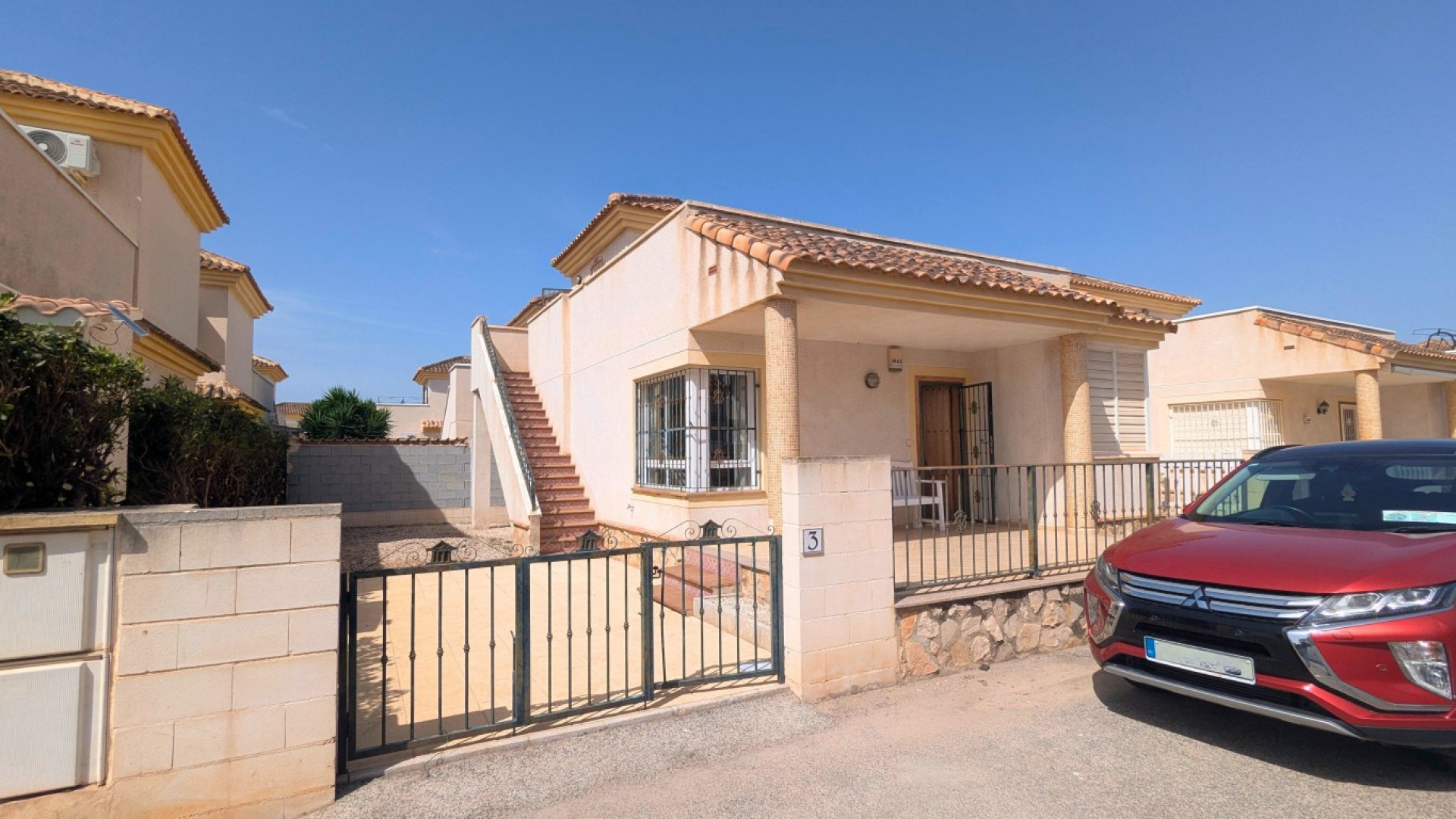 Resale - Detached Villa - Lo Crispin