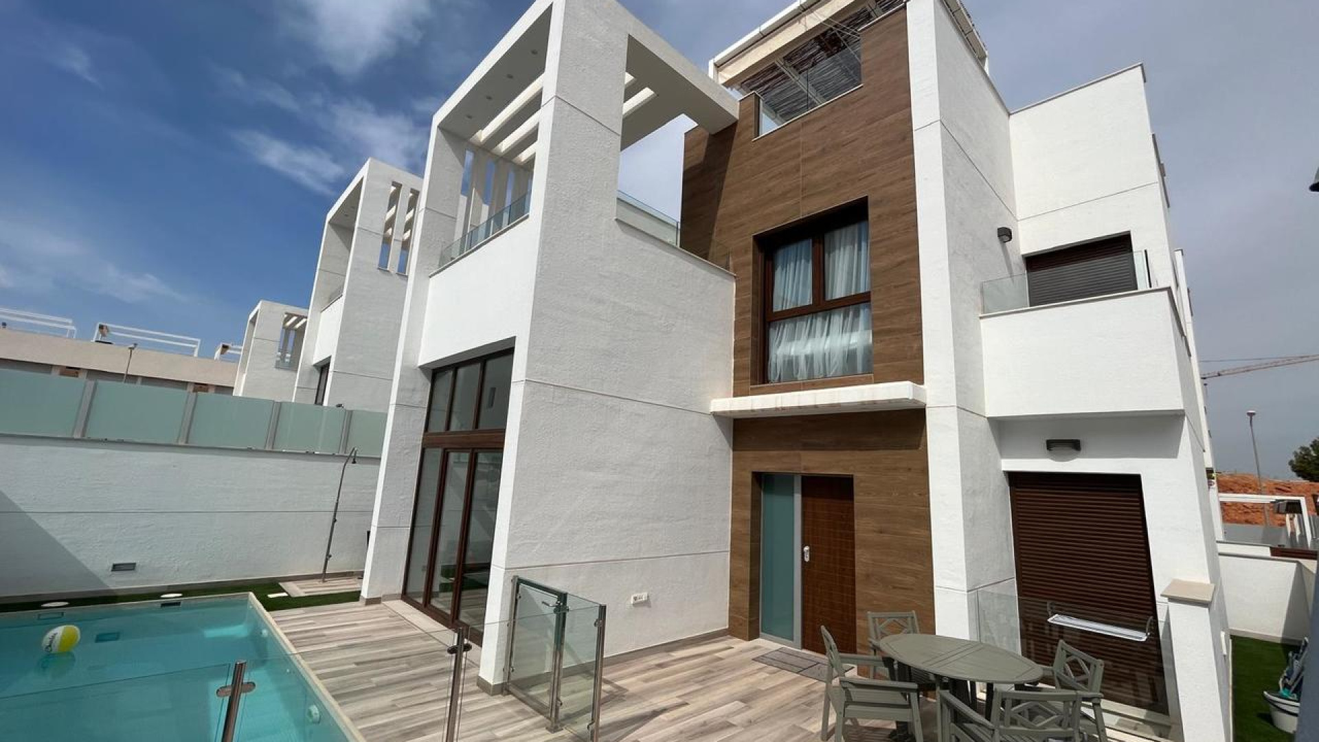 Resale - Detached Villa - Los Altos