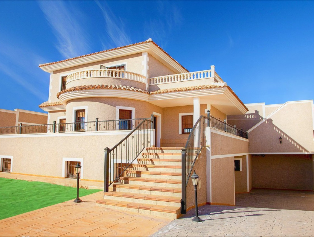 Resale - Detached Villa - Los Altos