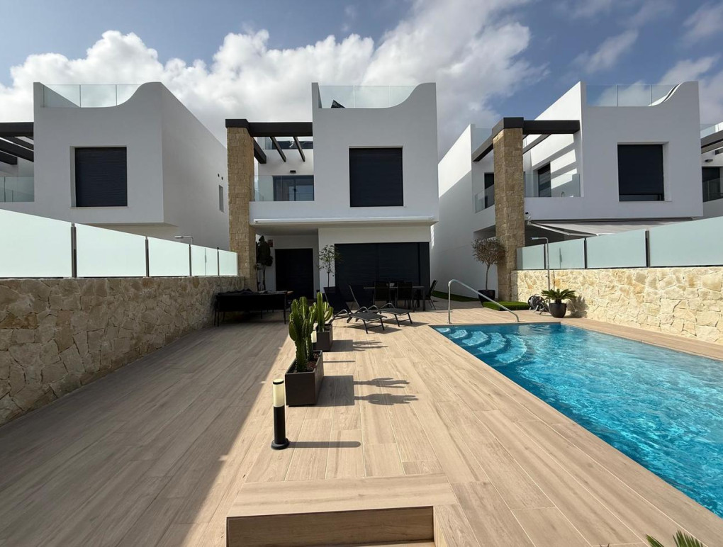 Resale - Detached Villa - Punta Prima