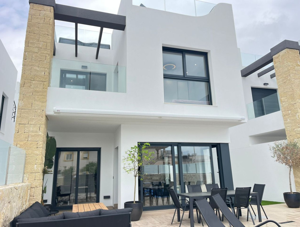 Resale - Detached Villa - Punta Prima