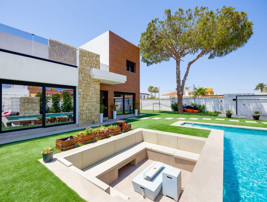 Resale - Detached Villa - Torrevieja