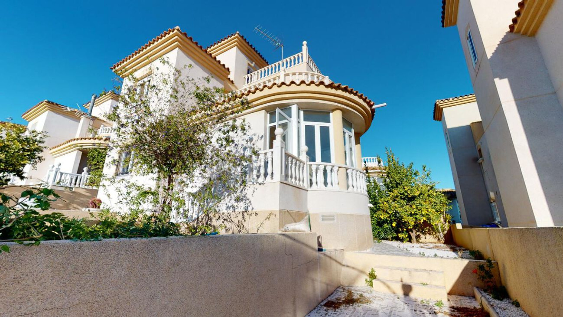 Resale - Detached Villa - Villamartin