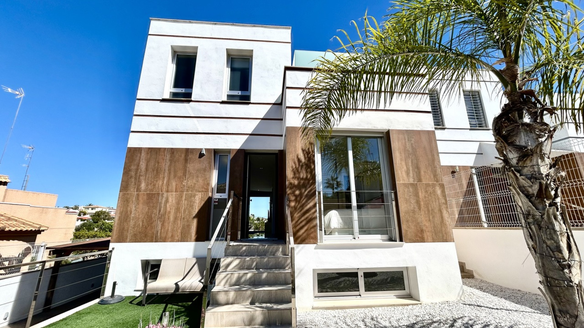 Resale - Detached Villa - Villamartin