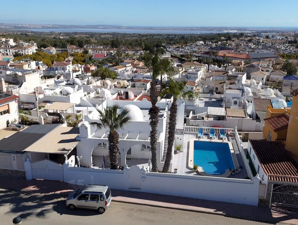 Resale - Detached Villa - Villamartin