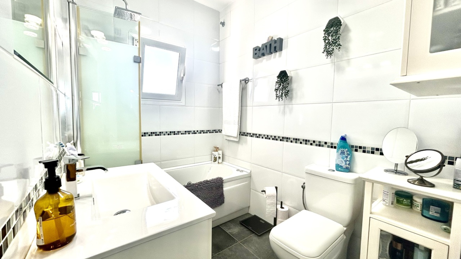 Resale - Detached Villa - Villamartin