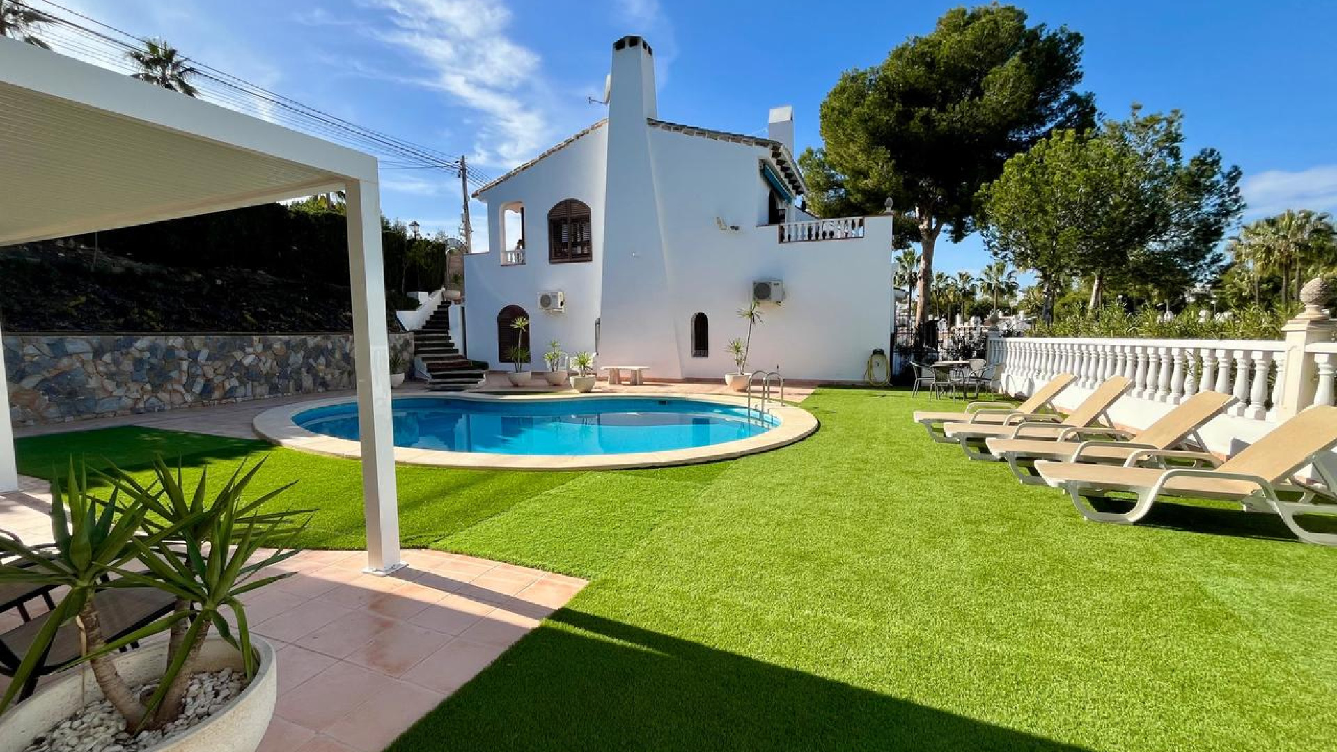 Resale - Detached Villa - Villamartin