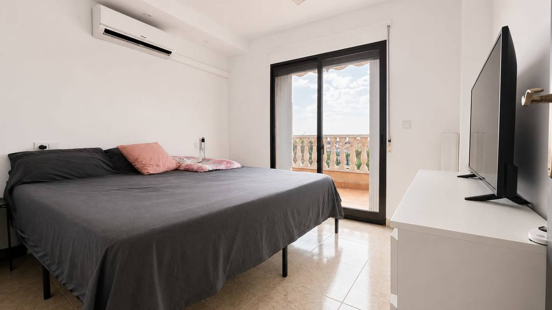 Resale - Detached Villa - Villamartin