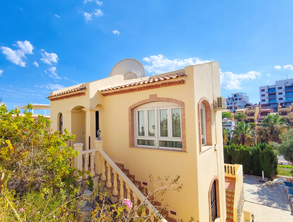 Resale - Detached Villa - Villamartin