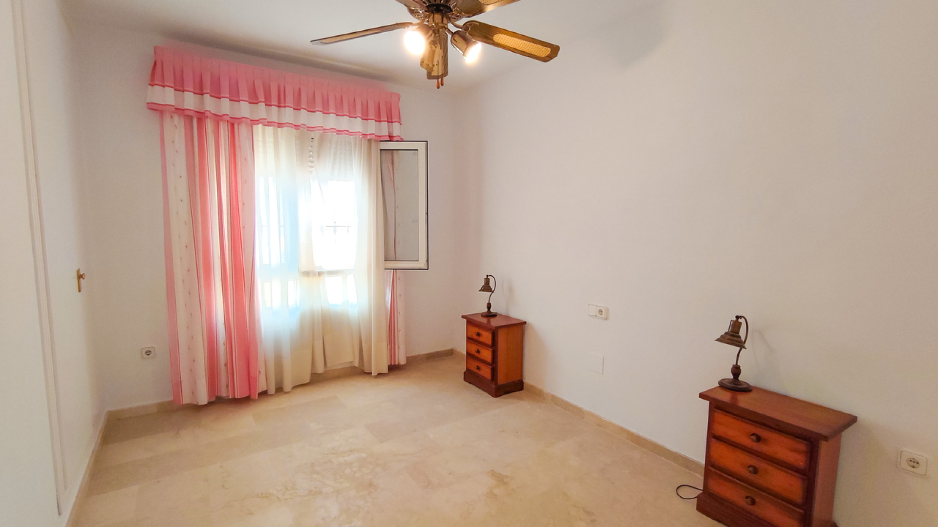 Resale - Detached Villa - Villamartin