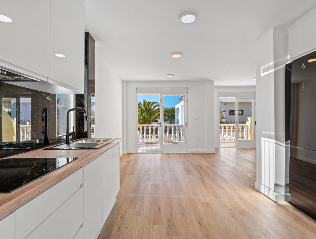 Resale - Doppelhaushälfte - Benimar