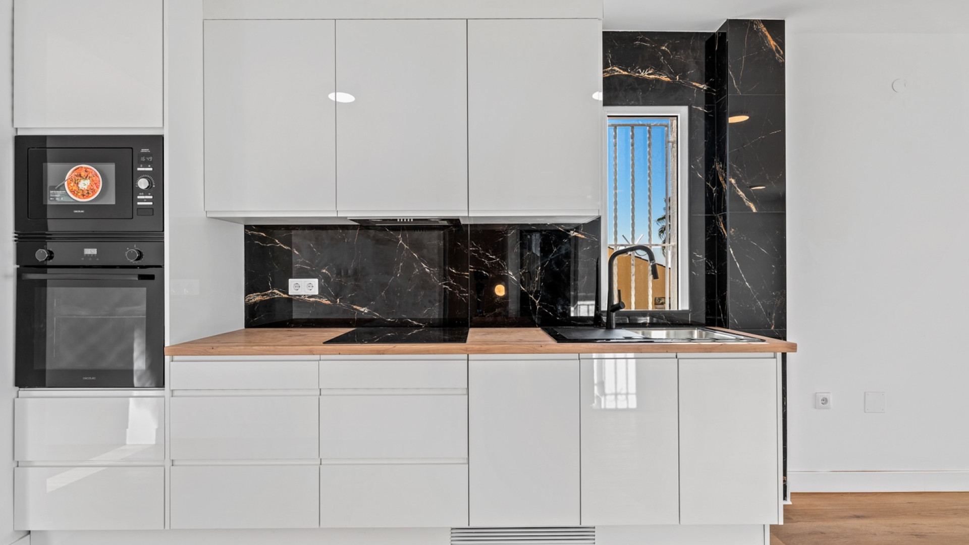 Resale - Doppelhaushälfte - Benimar