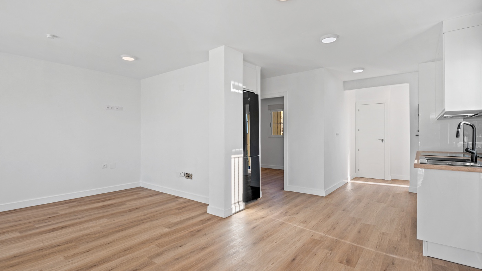 Resale - Doppelhaushälfte - Benimar