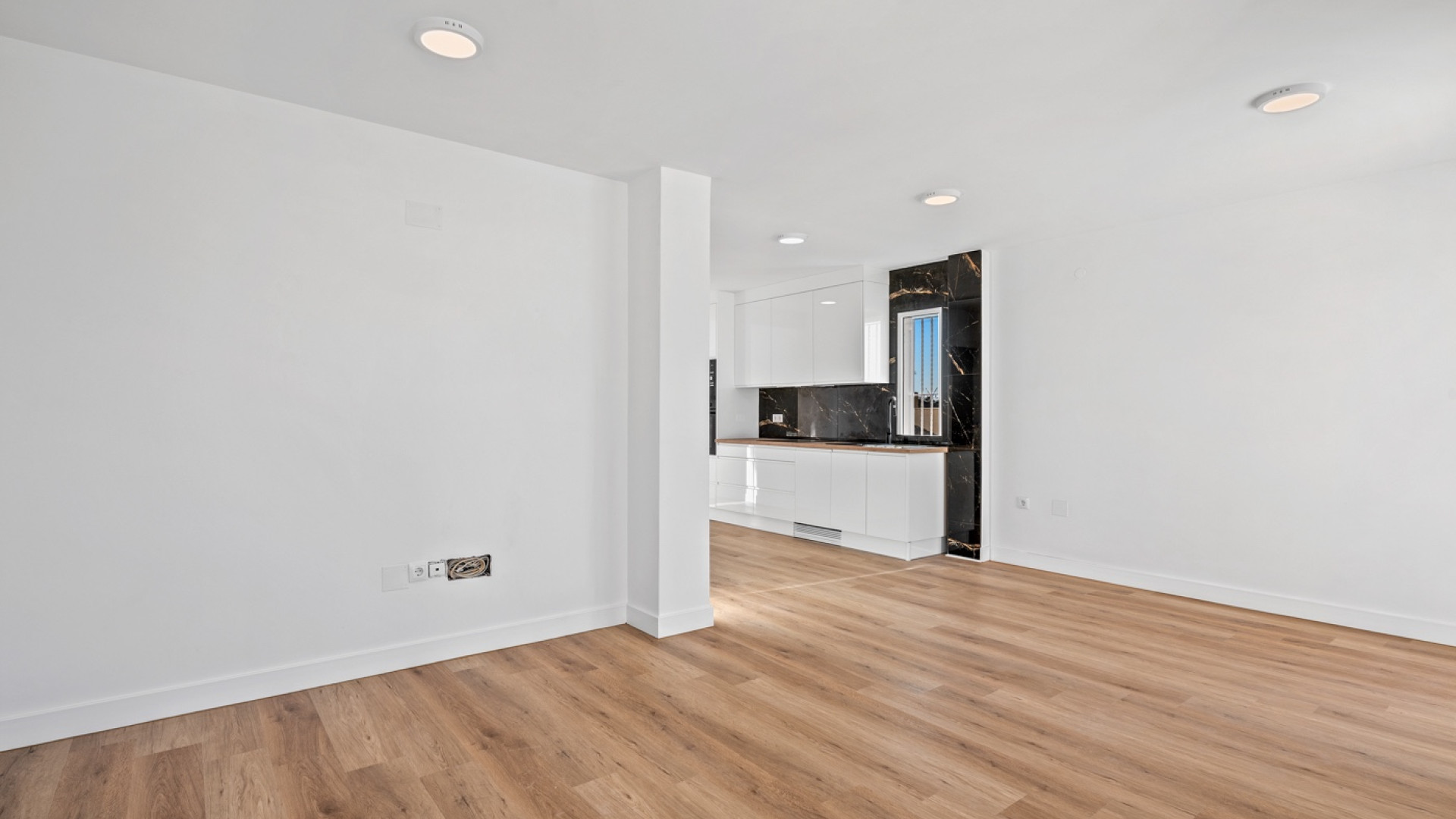 Resale - Doppelhaushälfte - Benimar