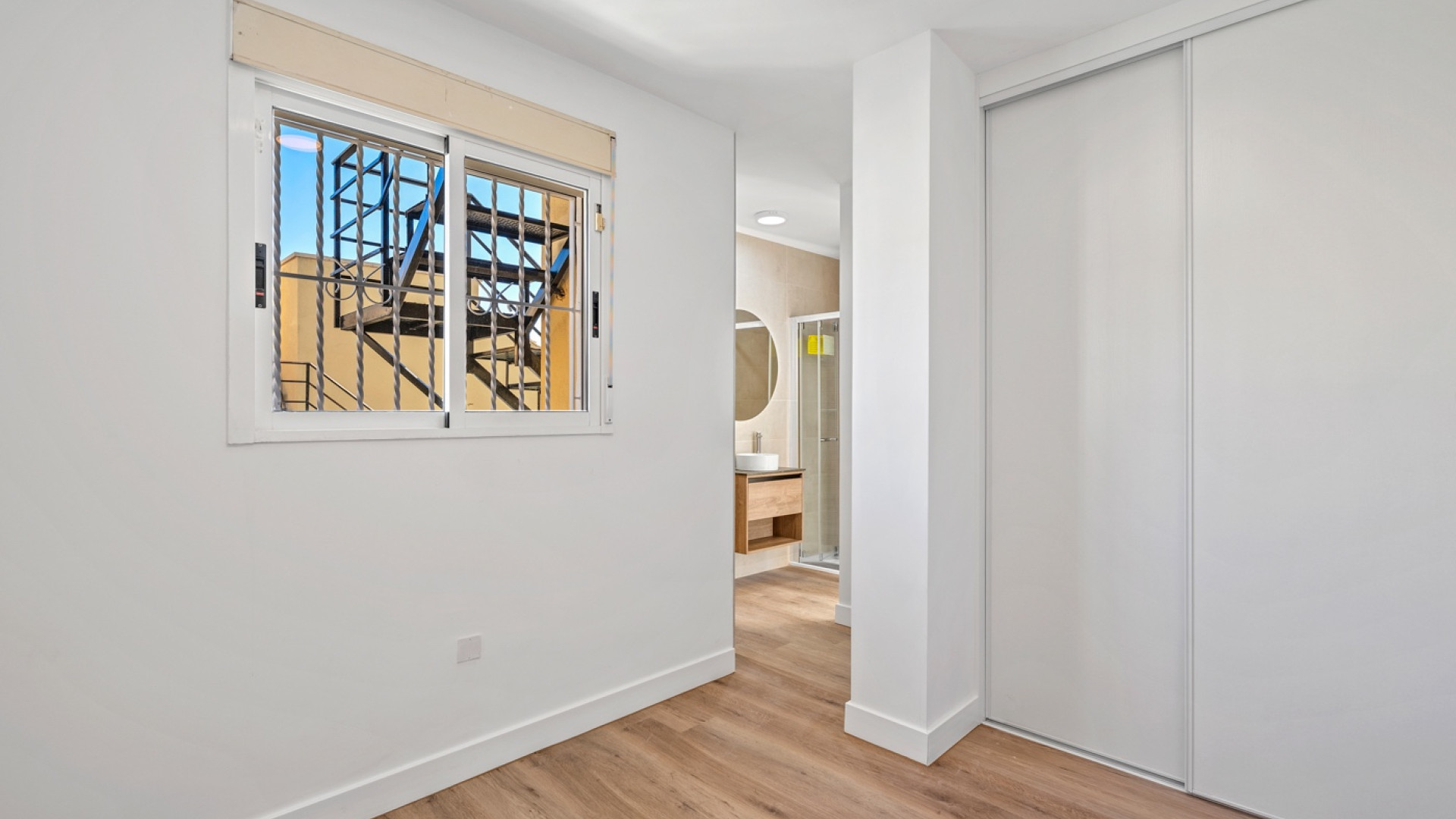 Resale - Doppelhaushälfte - Benimar