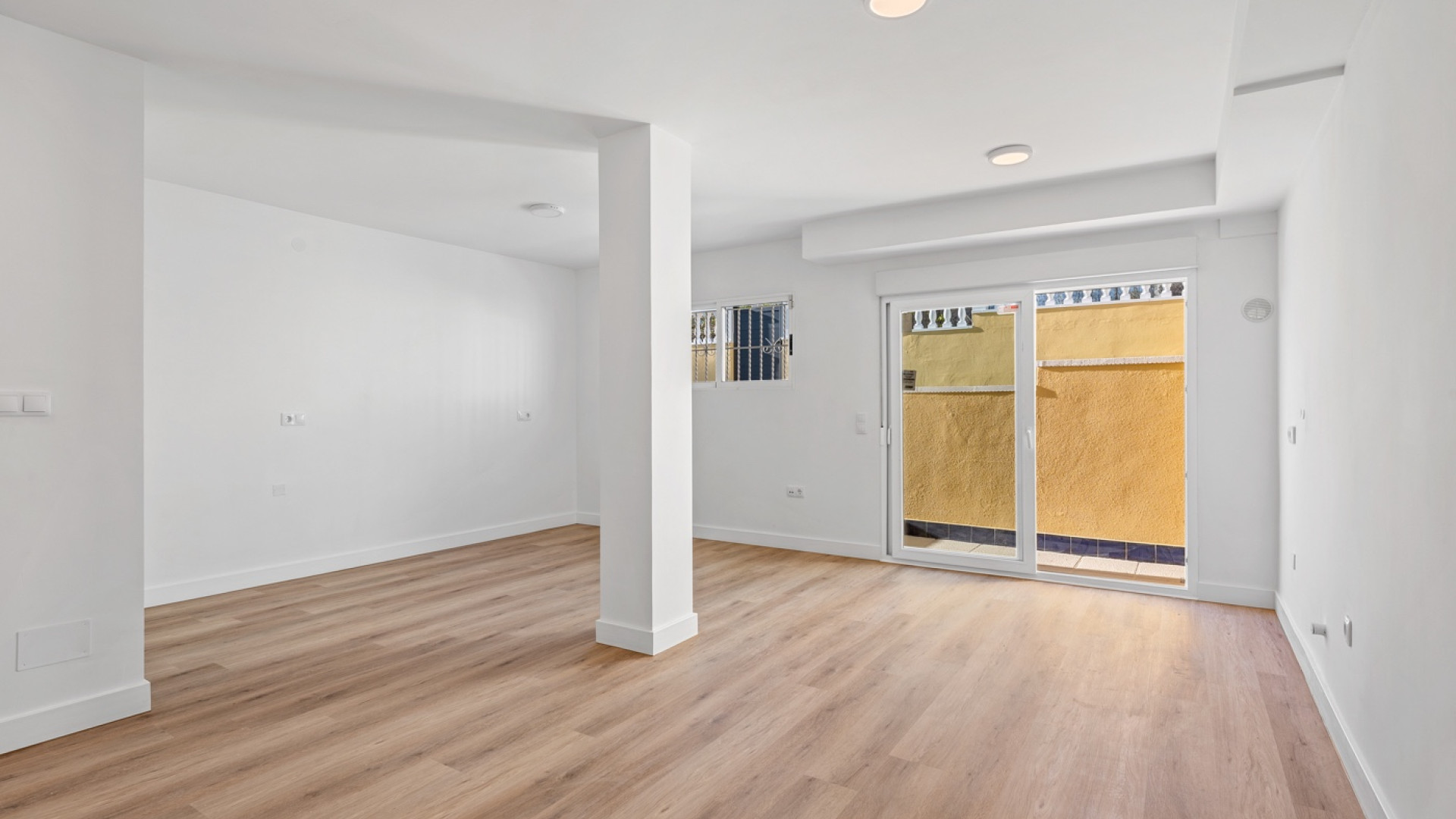 Resale - Doppelhaushälfte - Benimar