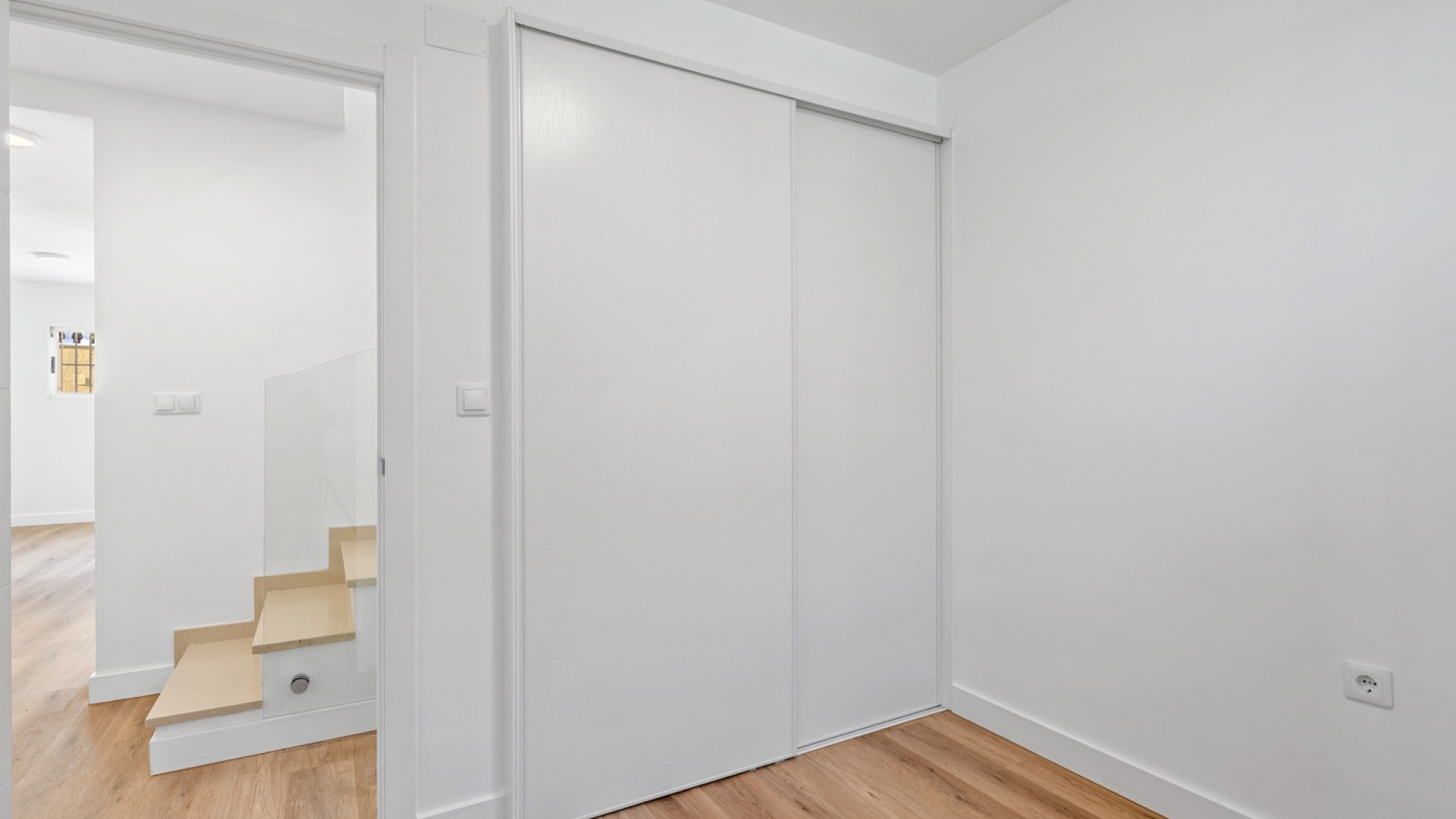 Resale - Doppelhaushälfte - Benimar