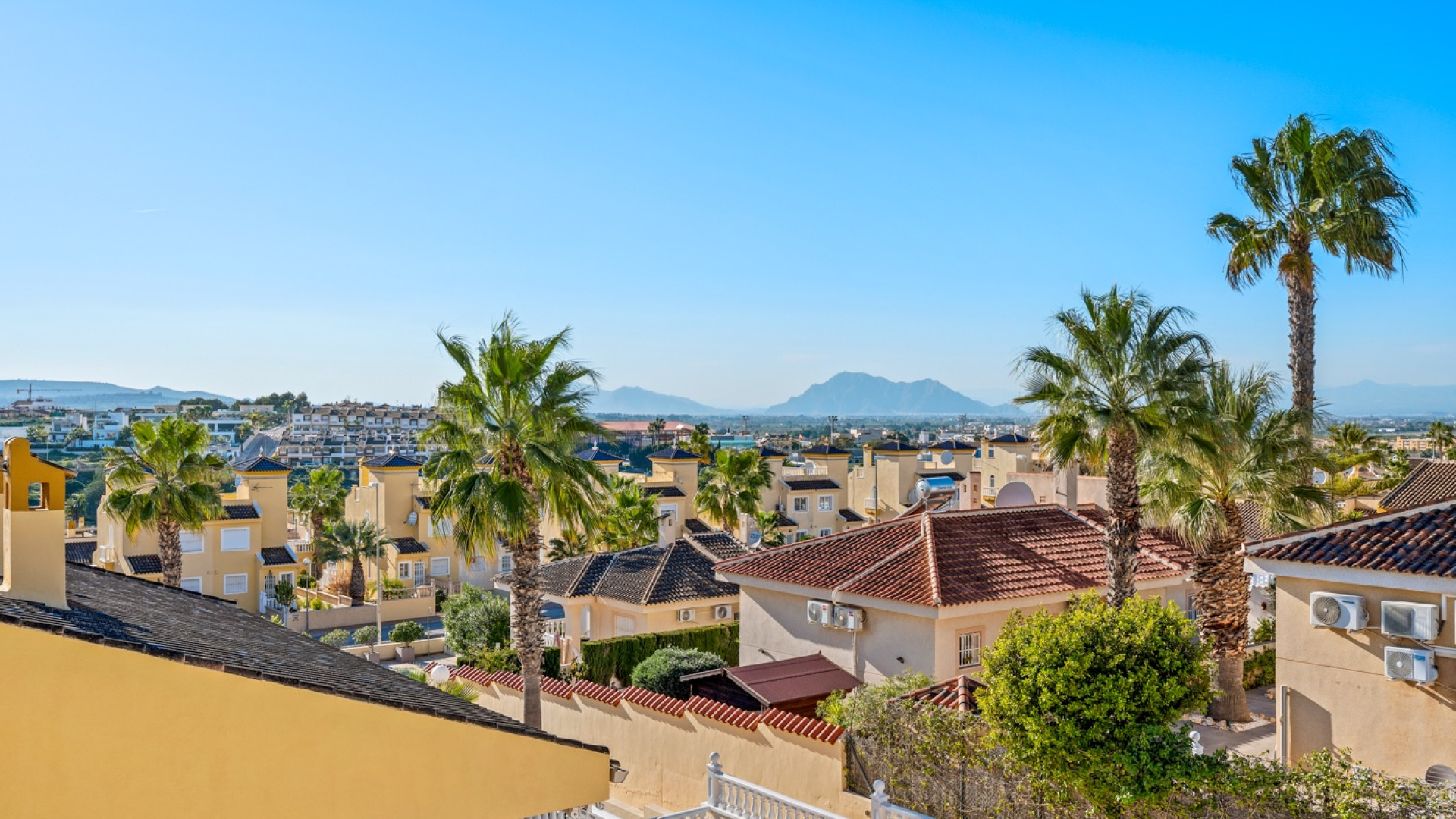 Resale - Doppelhaushälfte - Benimar