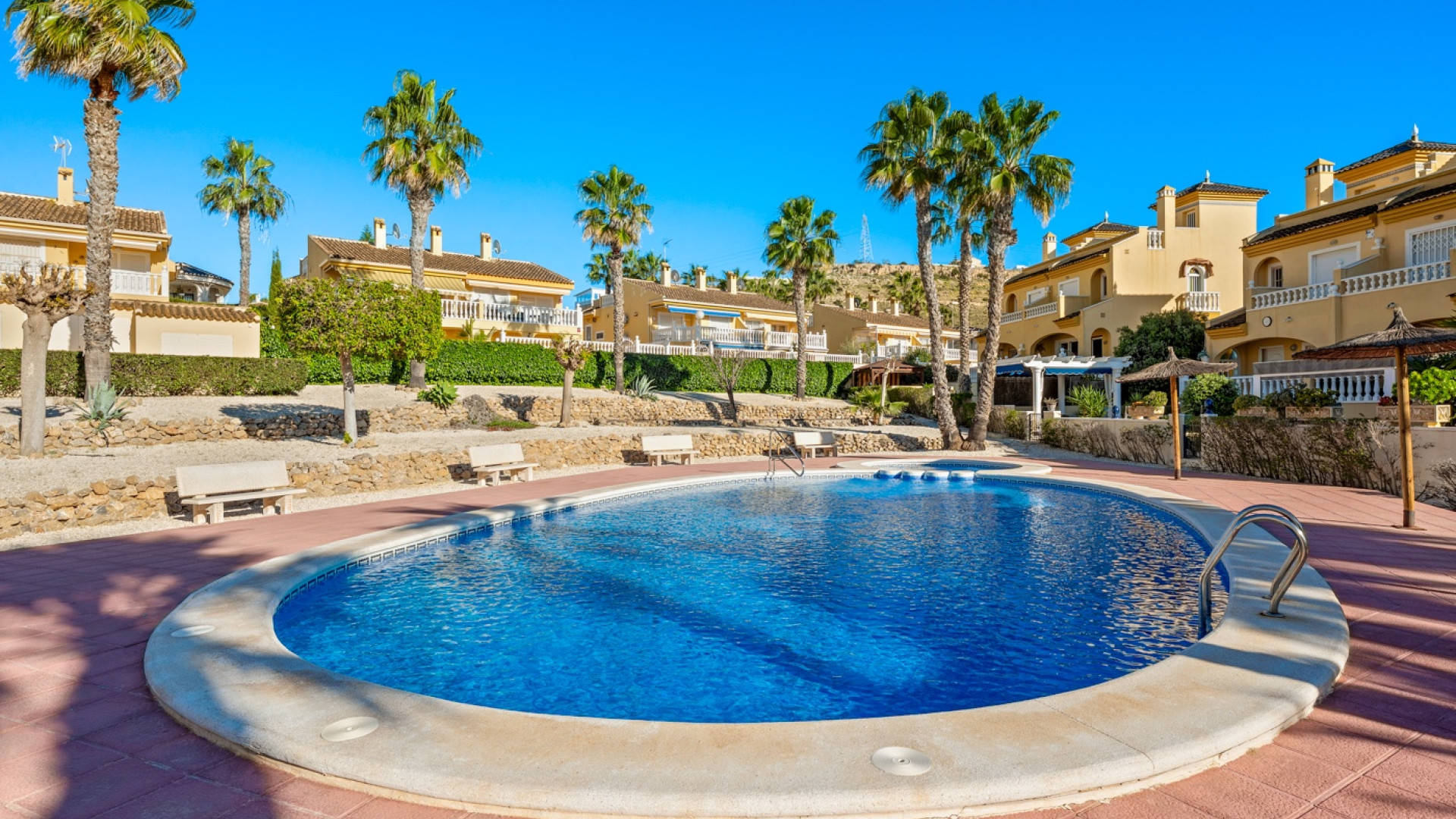 Resale - Doppelhaushälfte - Benimar