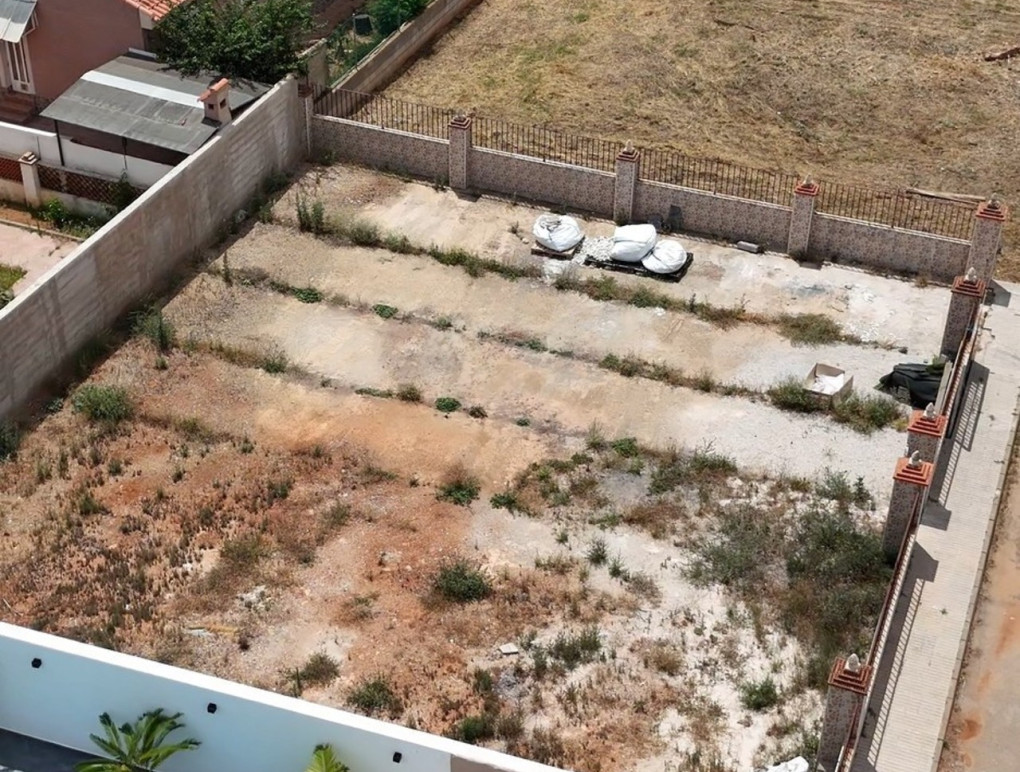 Resale - Plot / Land - Los Urrutias