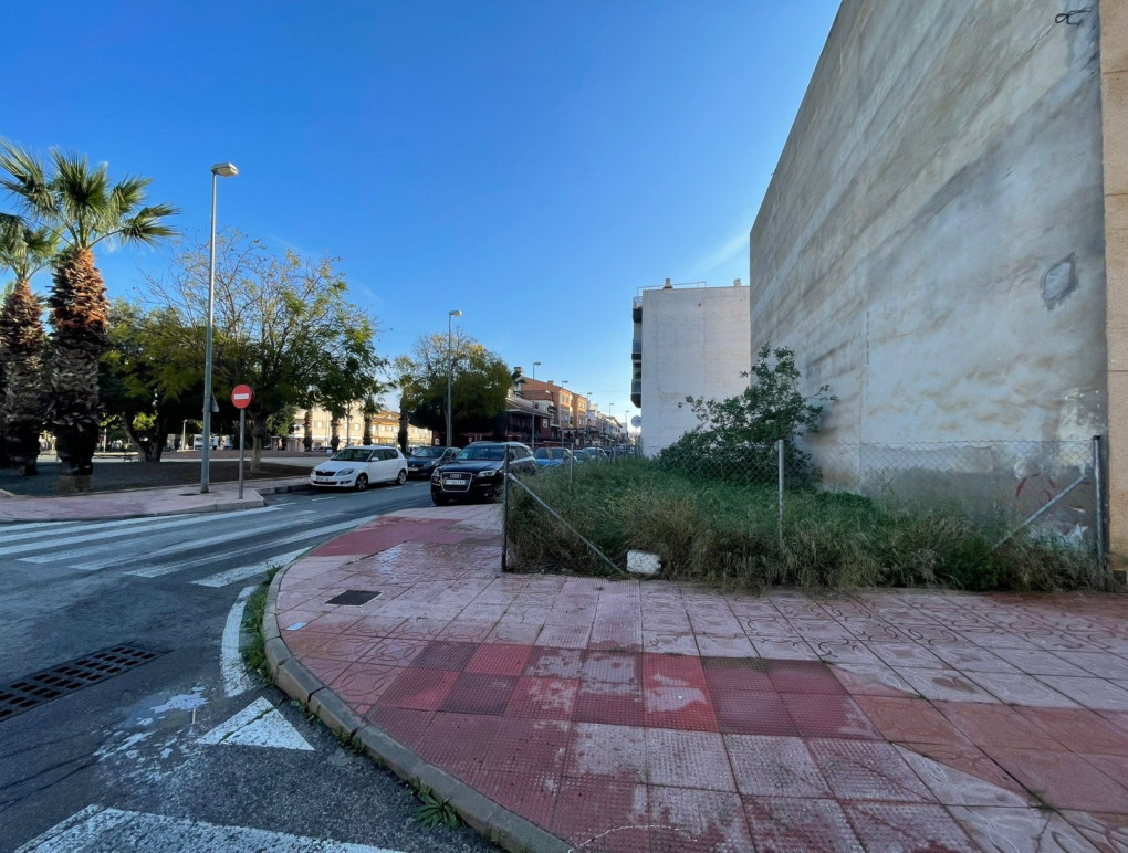 Resale - Plot / Land - Rojales