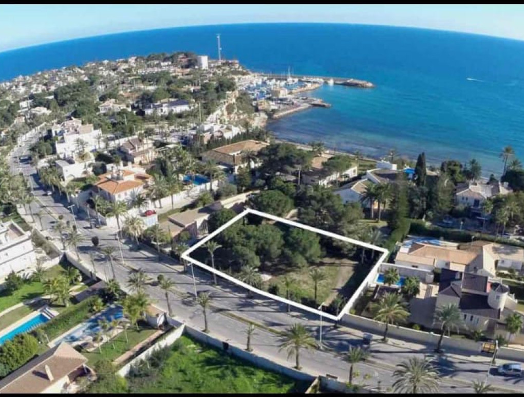 Resale - Plot of Land - Cabo Roig