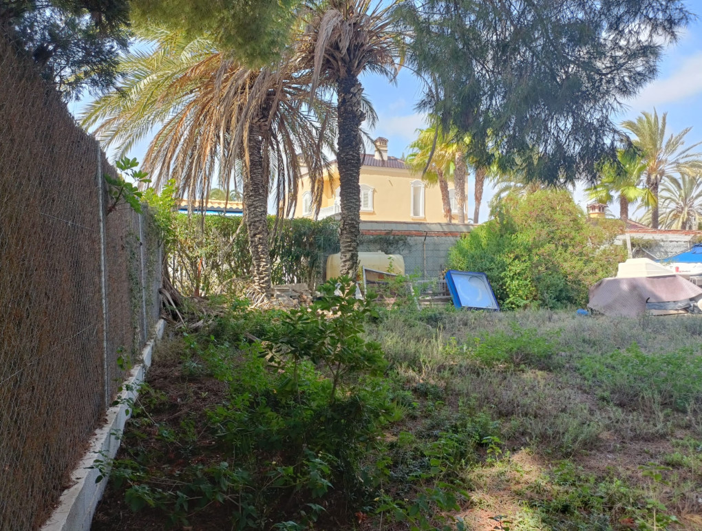 Resale - Plot of Land - Cabo Roig