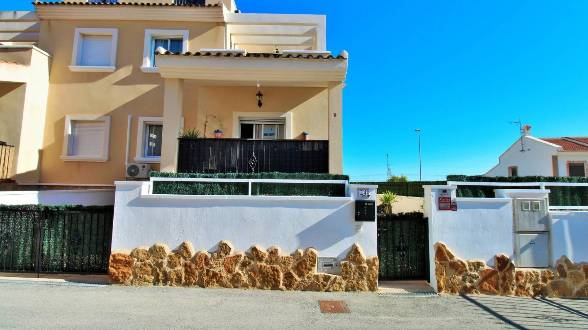 Resale - Semi-detached house - San Miguel de Salinas - Residencial los flamencos