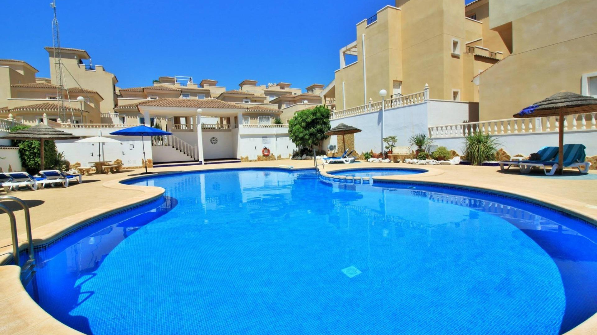 Resale - Semi-detached house - San Miguel de Salinas - Residencial los flamencos