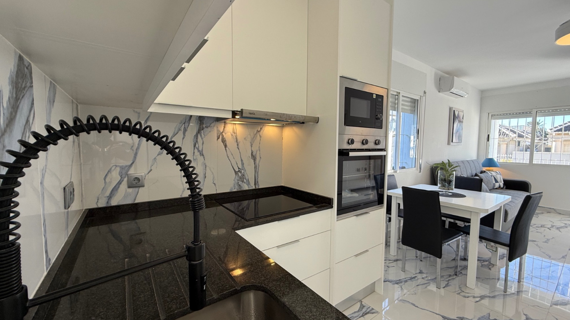 Resale - Semi-detached house - Torrevieja - El Chaparral