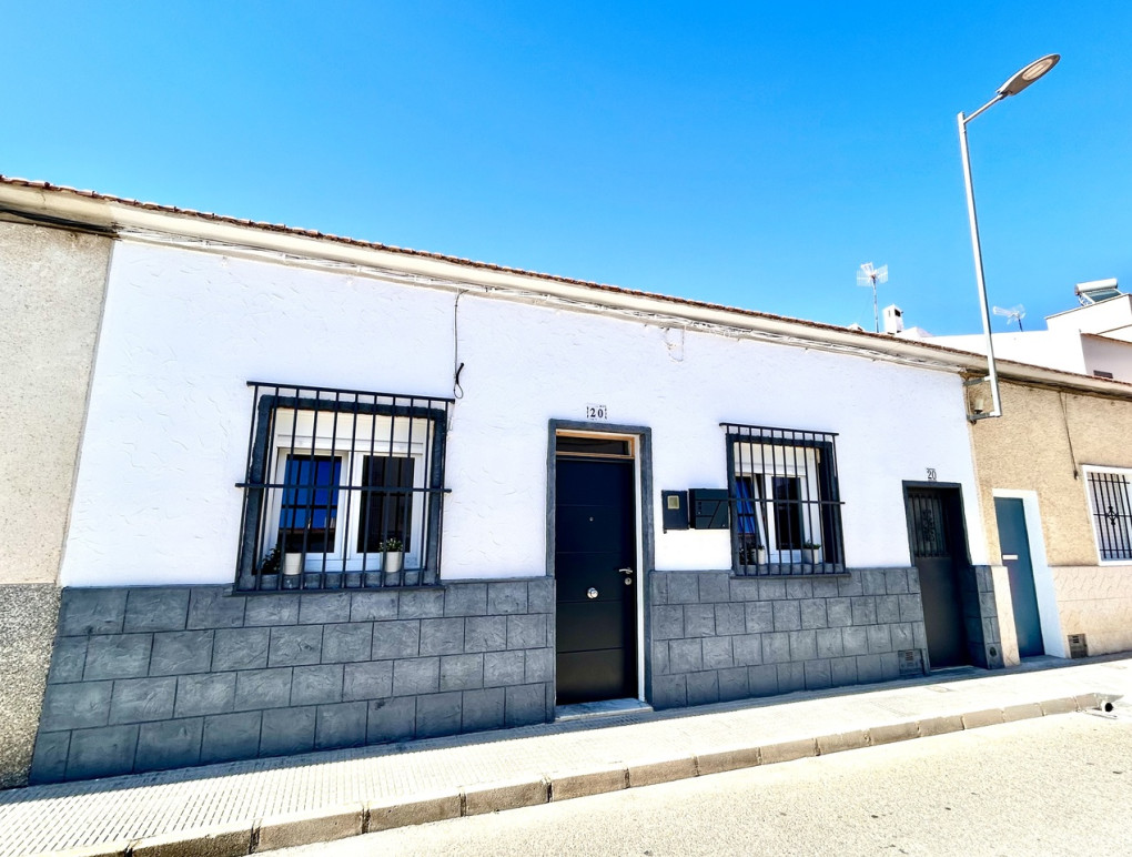 Resale - Stadthaus - San Miguel de Salinas