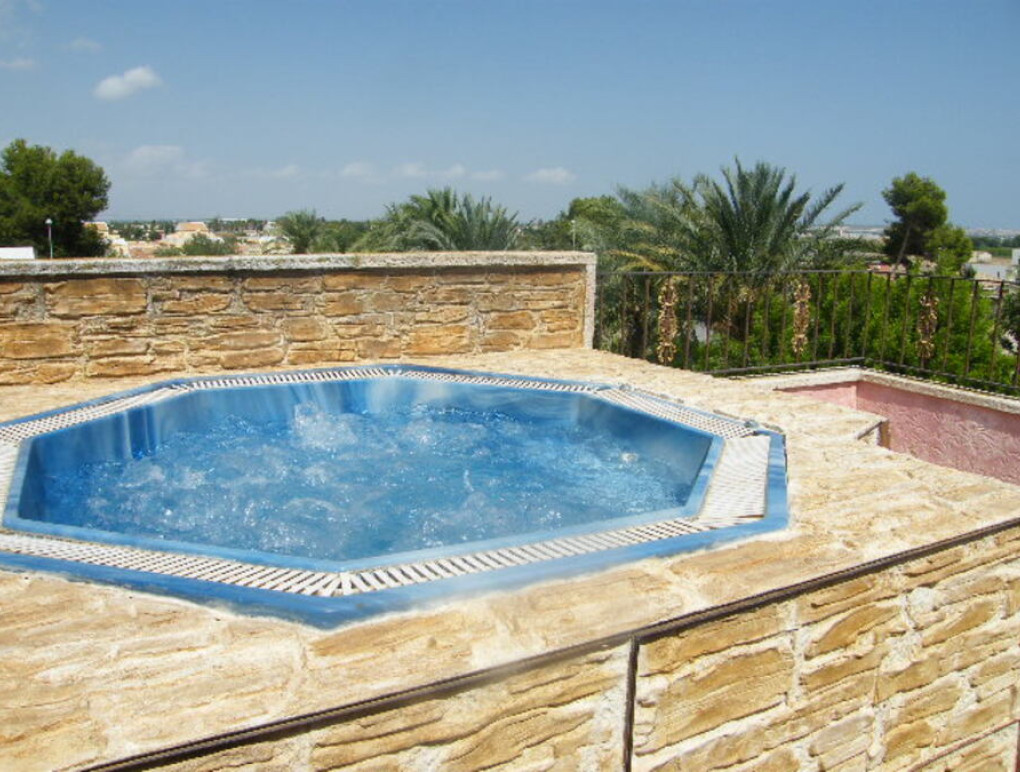 Resale - Таунхаус - Daya Nueva