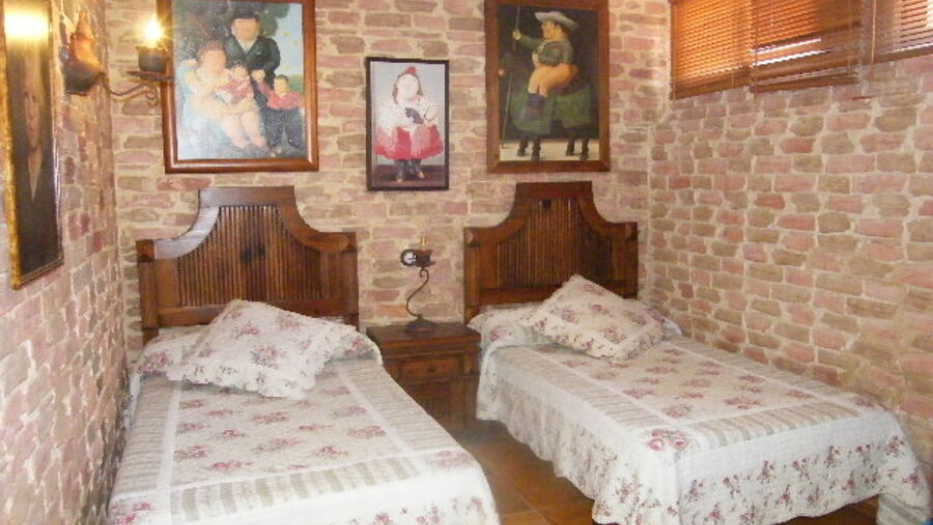 Resale - Таунхаус - Daya Nueva