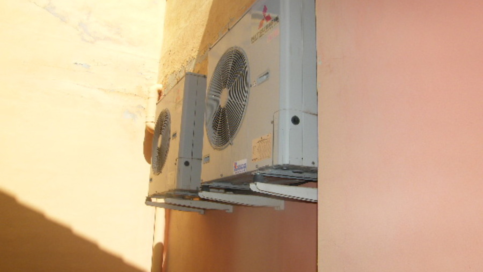 Resale - Таунхаус - Daya Nueva