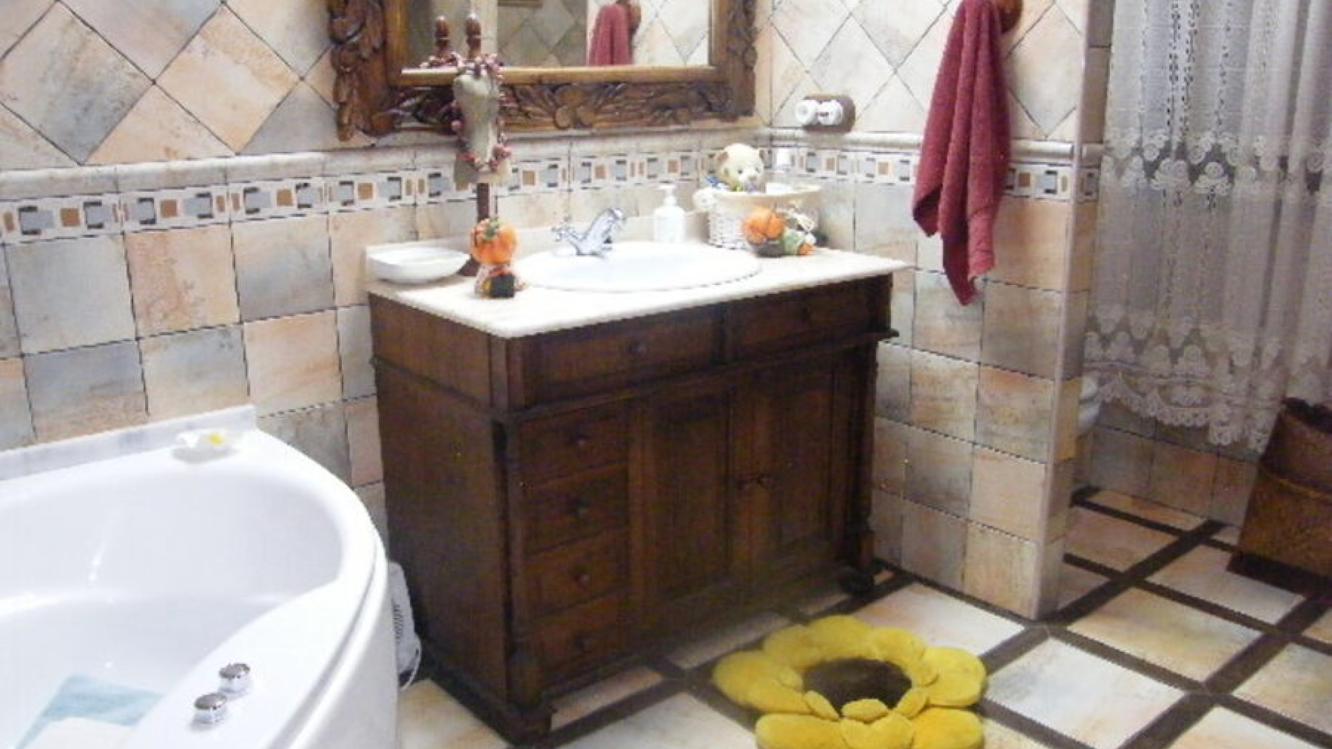 Resale - Таунхаус - Daya Nueva